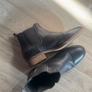 Women’s Black Leather Chelsea Boots